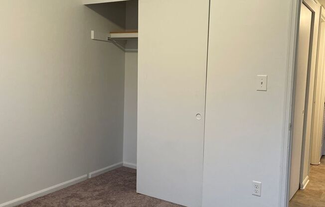 2 beds, 1 bath, 925 sqft, $1,095, Unit 42