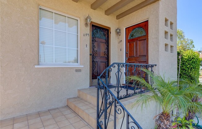 1193 W 19 ST