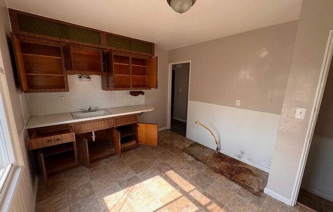 2 beds, 1 bath, $1,200