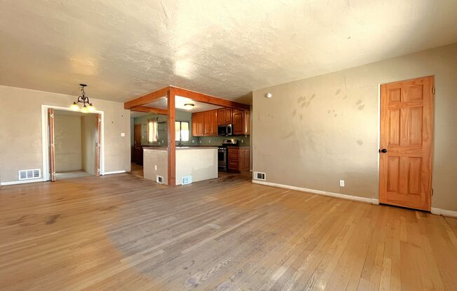 Splendid 4 Bedroom, 2 Bath Home Near Kirtland AFB! Available Now!