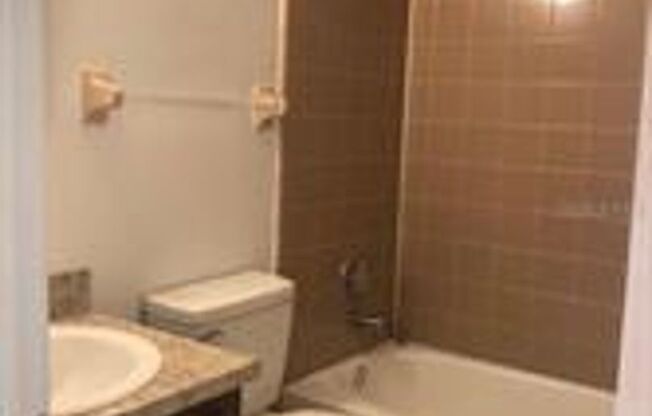 2 beds, 1.5 baths, 839 sqft, $1,300, Unit "B"
