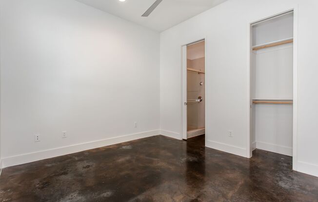 Spacious 3-Story Townhouse With Rooftop Deck Near Downtown