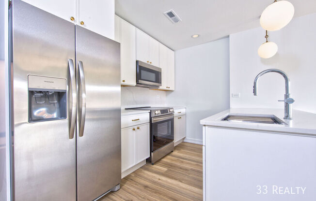 2838 W SHAKESPEARE