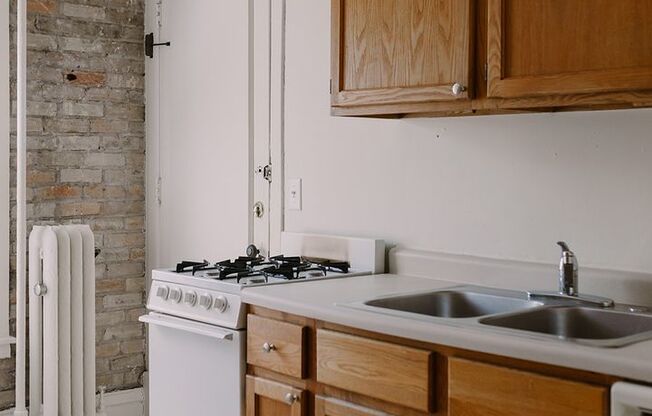 3 beds, 1 bath, 1,086 sqft, $1,595, Unit 307-35