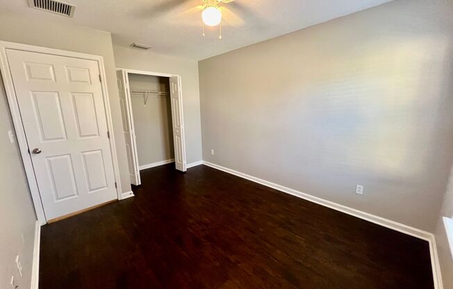 3 beds, 2.5 baths, $1,900, Unit UNIT A