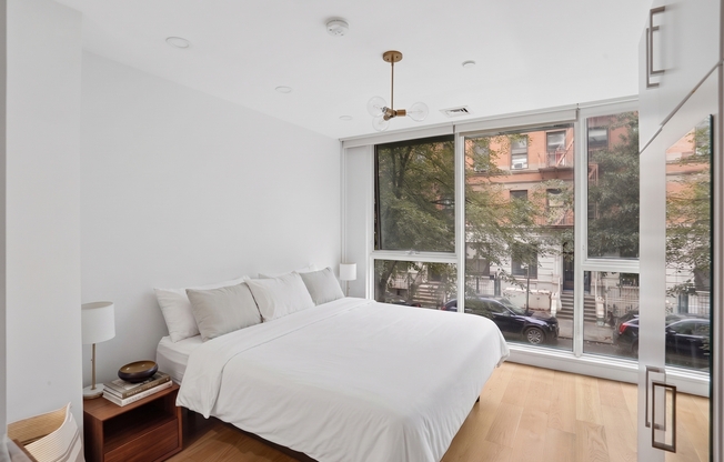 310 W 114 ST