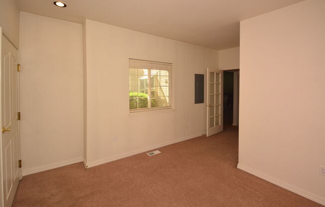 2 beds, 1 bath, $1,595