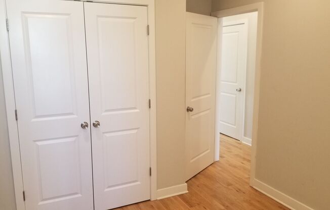 2 beds, 1 bath, $1,375, Unit Unit C