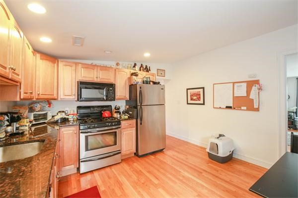 3 beds, 1 bath, 1,390 sqft, $3,100, Unit 2