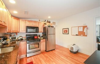 3 beds, 1 bath, 1,390 sqft, $3,100, Unit 2