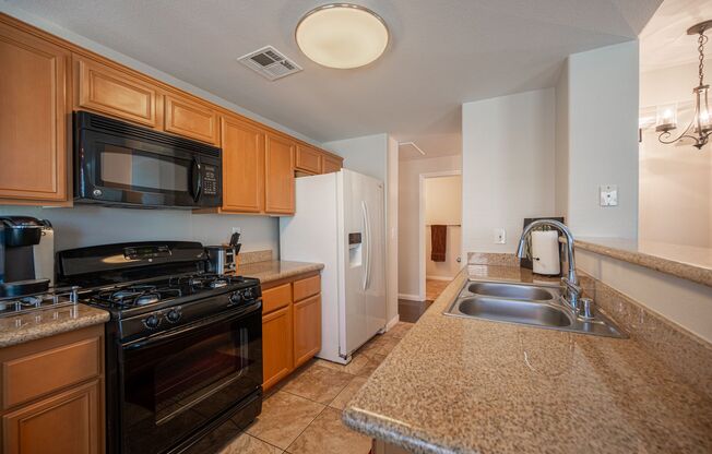3 beds, 2 baths, $1,600, Unit # 274