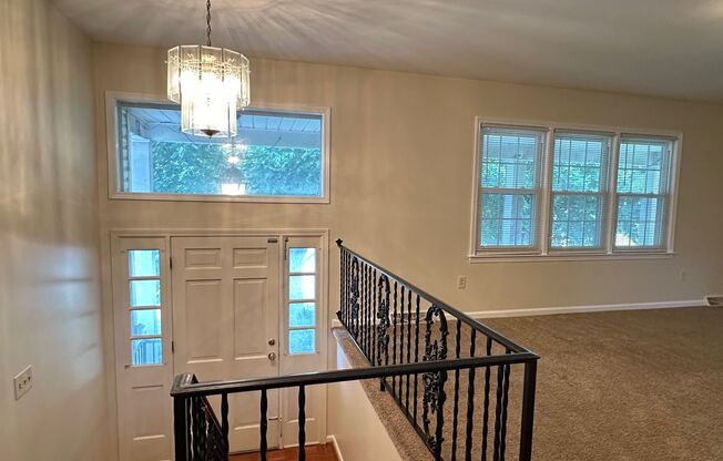 Beautiful House in Tates Creek! 3 BR, 2.5 Baths, Garage, Finished Basement; on a Cul-de-sac