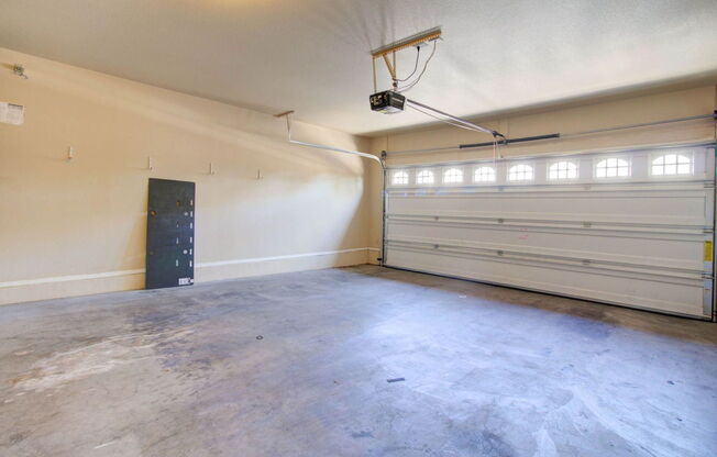 3 beds, 2 baths, 1,248 sqft, $2,400, Unit 1223