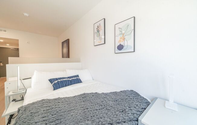 Studio, 1 bath, 370 sqft, $2,695, Unit Aquatic @ U Pre-Lease