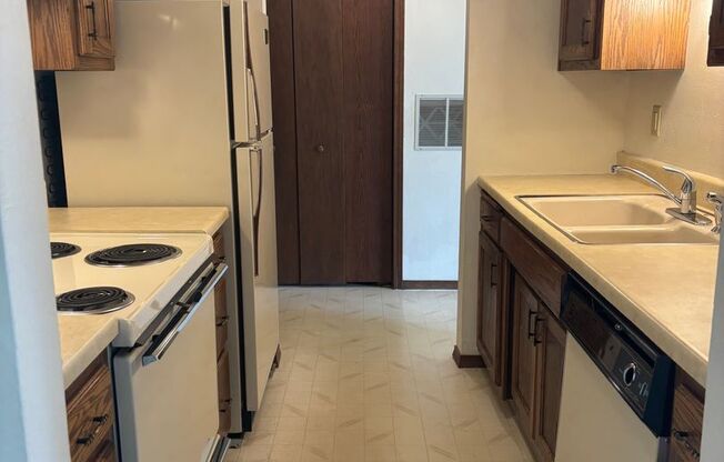 2 beds, 2 baths, 1,029 sqft, $1,229, Unit 1401 029