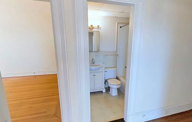 2 beds, 1 bath, 750 sqft, $3,400, Unit 53