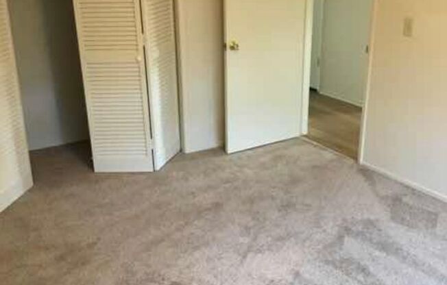 2 beds, 1 bath, 905 sqft, $1,325, Unit 19