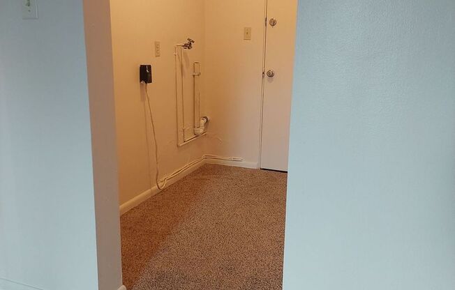 1 bed, 1 bath, $795, Unit A