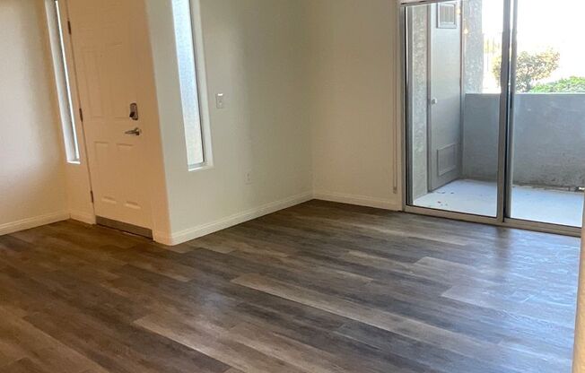 2 beds, 2 baths, 902 sqft, $1,839, Unit L3