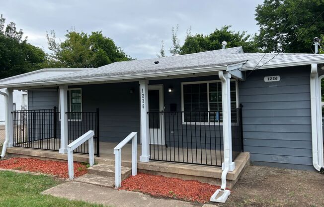 Remodeled and charming 2/1 located close to Parkland, UTSW, & Ben E Keith!