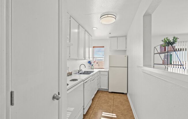 2 beds, 2 baths, 853 sqft, $1,400, Unit #370