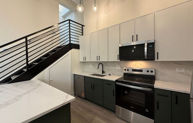 2 beds, 2 baths, 1,000 sqft, $4,985, Unit 201