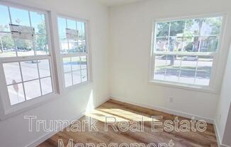 938 W GLENOAKS BLVD