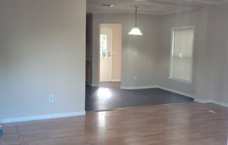 2 beds, 1 bath, 913 sqft, $1,595, Unit Apt. B