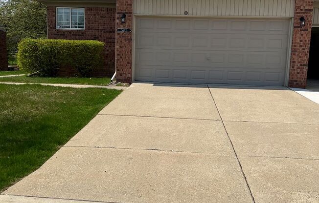 5542 VICTORY CIRCLE, STERLING HEIGHTS - CONDO FOR LEASE!