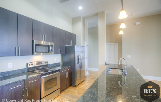 2 beds, 2 baths, $1,595, Unit JBWhite