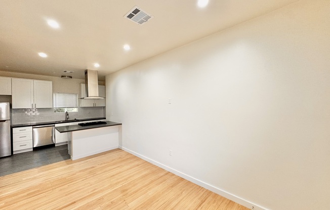 518 3/4 N MARIPOSA AVE