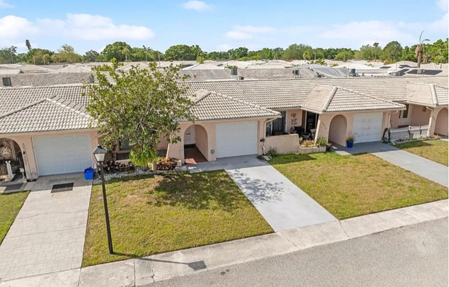 5428 LARCHMONT CT N