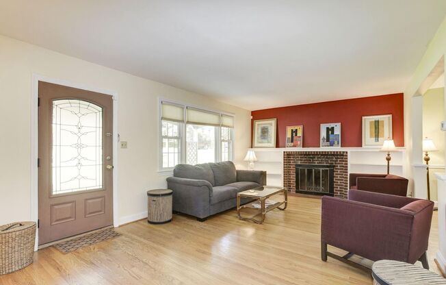 Absolutely Gorgeous Rambler in Great Location!