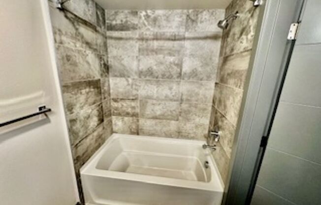 Studio, 1 bath, 322 sqft, $1,290, Unit 410