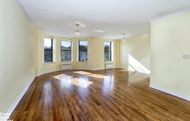 137 CENTRAL PARK N