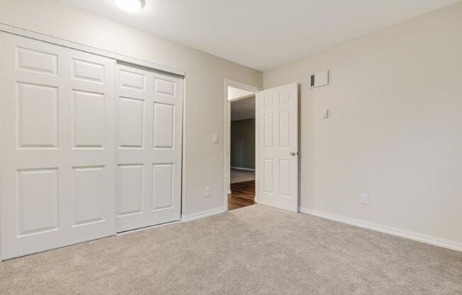 2 beds, 1 bath, 850 sqft, $1,600, Unit 37