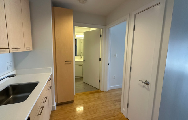1 bed, 1 bath, $3,400, Unit 105
