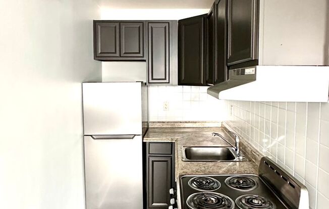 Studio, 1 bath, 430 sqft, $1,375, Unit 819