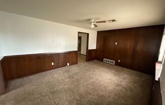 3 beds, 1.5 baths, $895