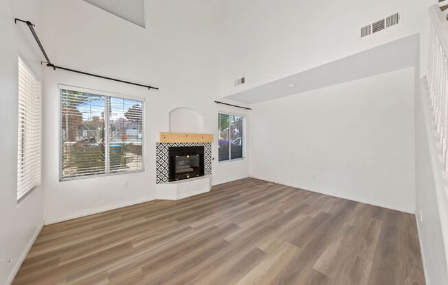 HENDERSON BEAUTIFUL 2-STORY TOWNHOME WITH 1-CAR GARAGE