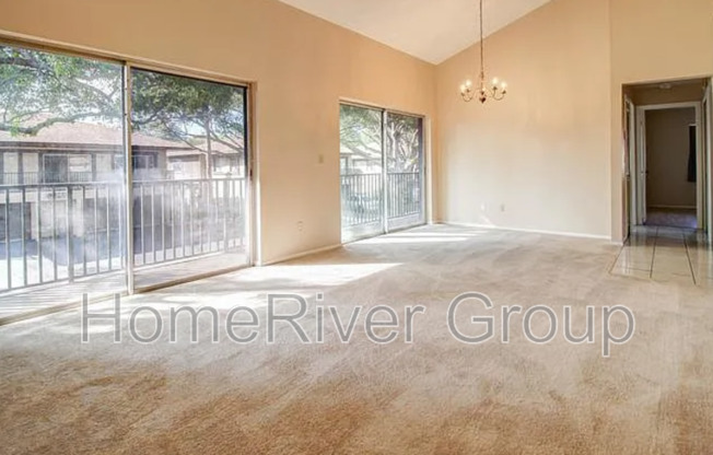 2933 LICHEN LN