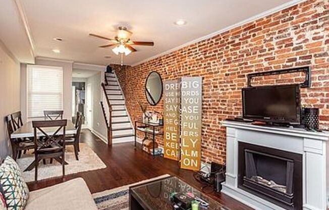 Gorgeously Renovated Upper Fells Point 2bd/2.5ba w/ CAC & More! Available 7/15