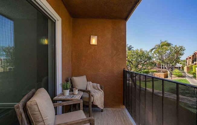2 beds, 2 baths, 960 sqft, $2,695, Unit F-F02