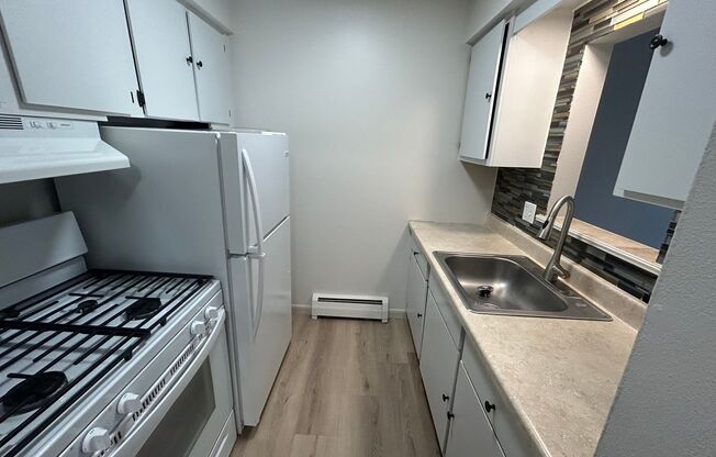 1 bed, 1 bath, $995, Unit 250