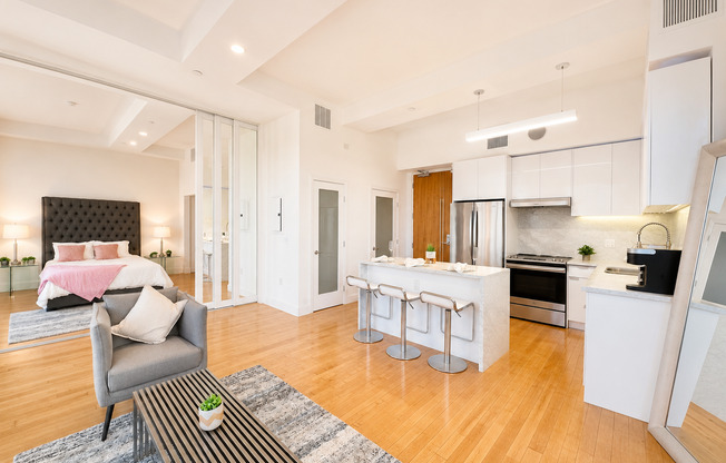 1 bed, 1 bath, 670 sqft, $2,675, Unit 908