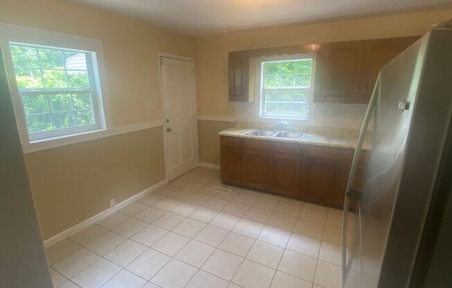 3 beds, 1 bath, $1,295