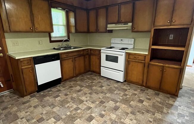 2 beds, 1 bath, 903 sqft, $1,170, Unit J-7