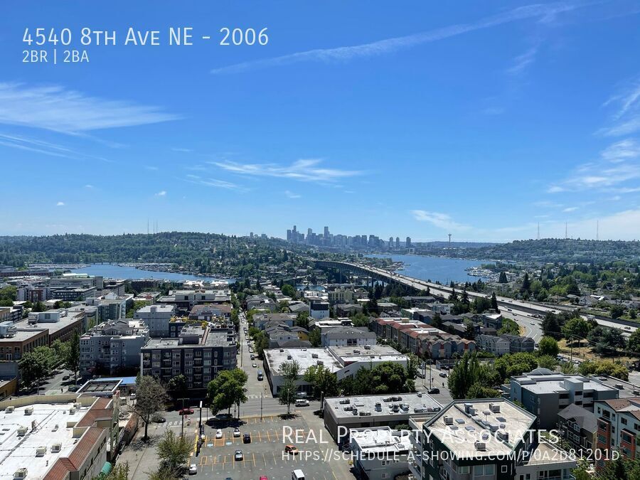 4540 8th Ave NE