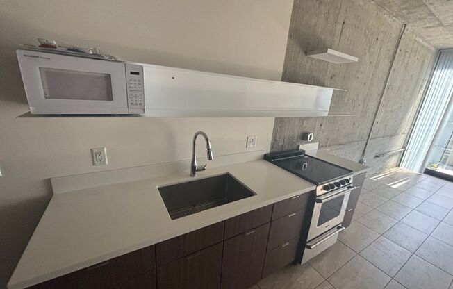 Studio, 1 bath, 382 sqft, $1,950, Unit 405
