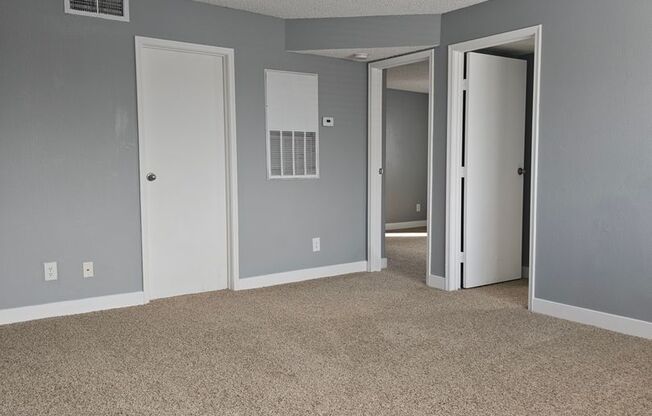 2 beds, 1 bath, 721 sqft, $1,074, Unit 2052